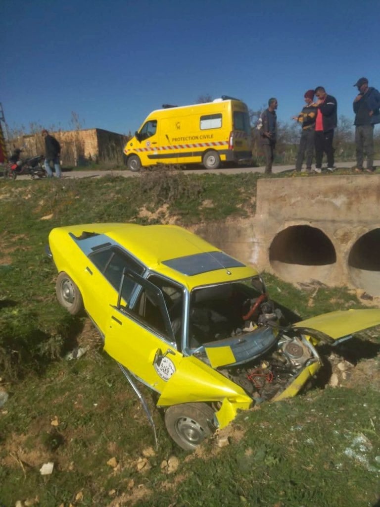 حادث مأساوي على طريق وادي جمعة يسفر عن وفاة شخصين وإصابة أربعة آخرين