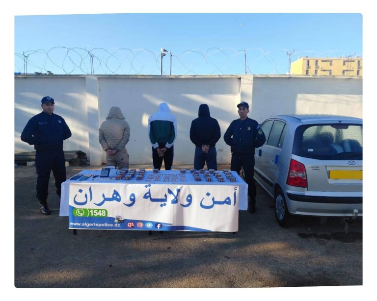 الإطاحة بثلاثة أشخاص وحجز 8400 قرص مهلوس وكمية من الكوكايين بعين الترك