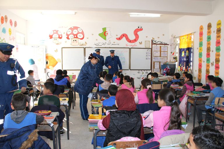 تنظيم حملة توعوية لفائدة تلاميذ المدارس بالطارف حول السلامة المرورية ومخاطر الآفات الاجتماعية