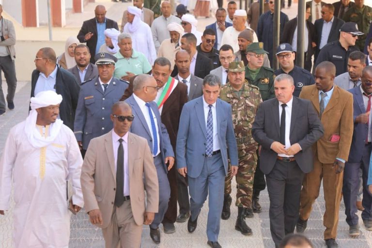 والي أدرار يتفقد مشاريع تنموية ببلدية أنجزمير ويصدر جملة من التعليمات الميدانية