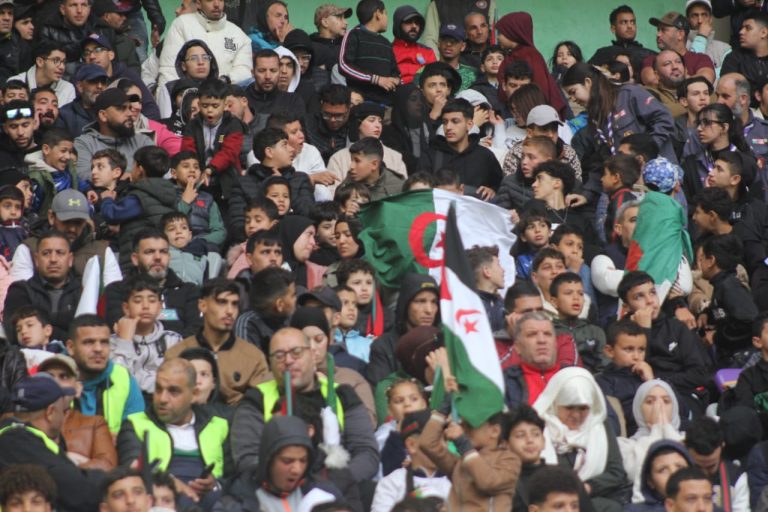 الجمهور الجزائري يؤكد حضوره القوي ويبرز متانة العلاقات بين الشعبين الجزائري والصحراوي