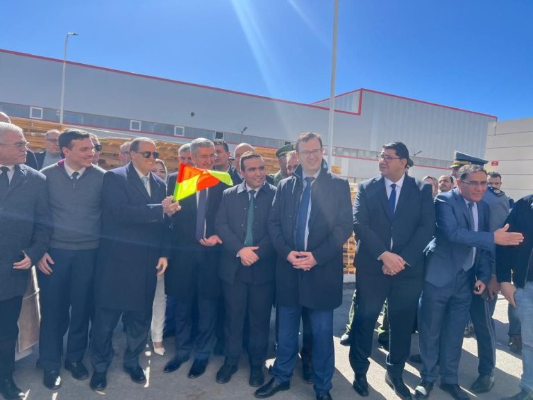 كمال رزيق يشرف على تصدير المواد الأولية للتغليف من الشركات الجزائرية إلى الأسواق الأوروبية والعربية