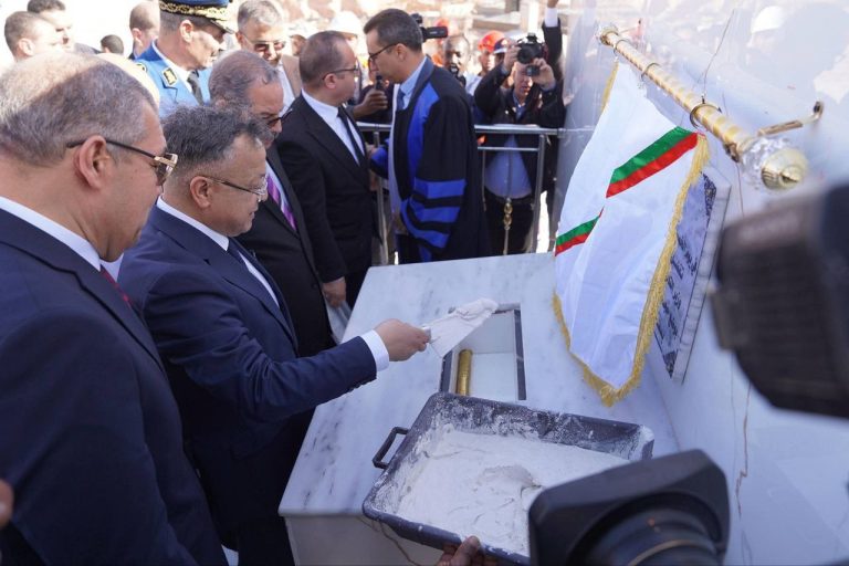 كمال بداري يتفقد مشروع 6000 مقعد بيداغوجي في جامعة قاصدي مرباح بورقلة ويطلق بناء المدرسة الوطنية