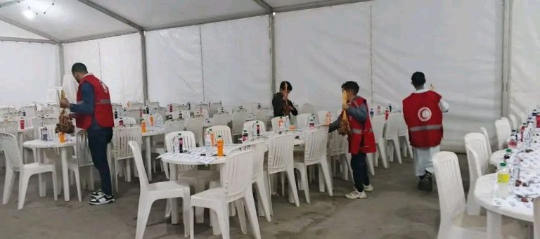 خيمة الهلال الأحمر ببرج بوعريريج تحتضن إفطار الصائمين وعابري السبيل في أجواء تضامنية