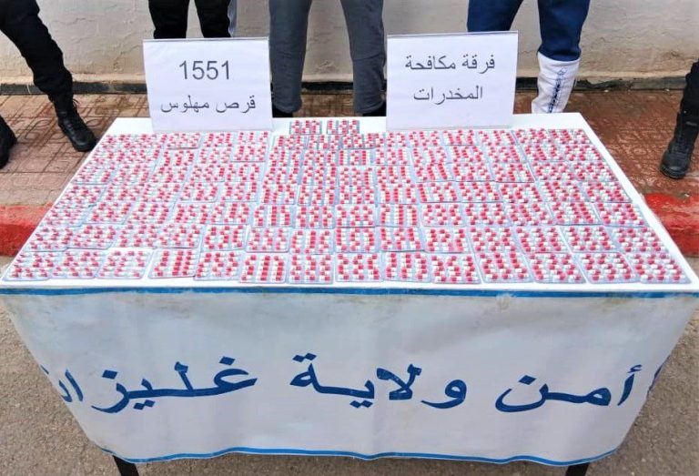 توقيف 3 أشخاص بضبط أكثر من 1500 كبسولة مخدرة في غليزان