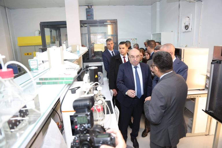 وزير الصناعة الصيدلانية وسيم قويدري يزور مركز البحث في العلوم الصيدلانية بقسنطينة