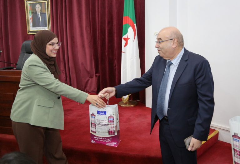 وزير الصناعة الصيدلانية يحيي اليوم العالمي للمرأة ويثمن جهودها في القطاع