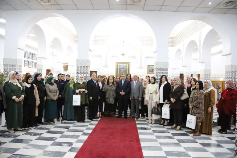 وزير العدل يحتفي باليوم العالمي للمرأة ويثمن دور القاضيات والموظفات