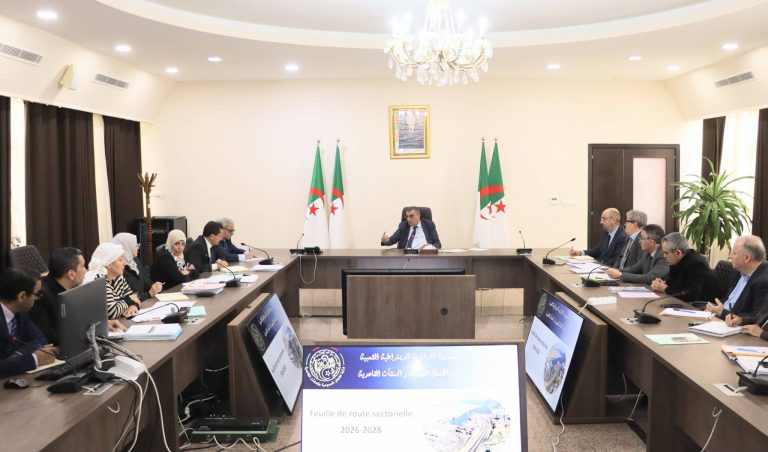 جلسة عمل لتقييم ومتابعة وضعية قطاع الأشغال العمومية