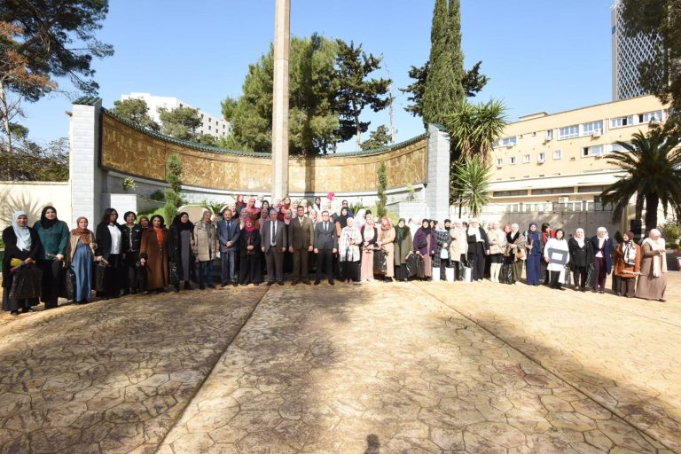 وزير المجاهدين يكرّم موظفات القطاع احتفالاً باليوم العالمي للمرأة