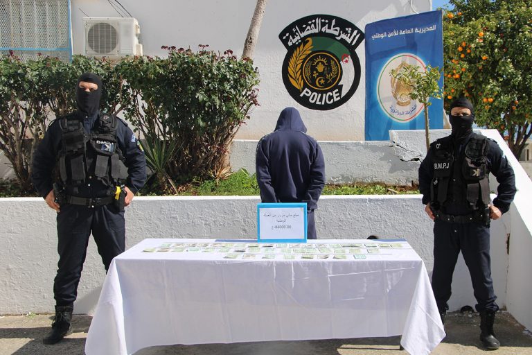 توقيف شخص في عنابة بتهمة تزوير أوراق نقدية واسترجاع مبالغ مزورة