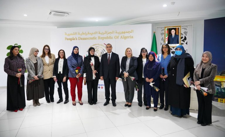 وزير الطاقة يكرّم إطارات نسوية في القطاع بمناسبة اليوم العالمي للمرأة