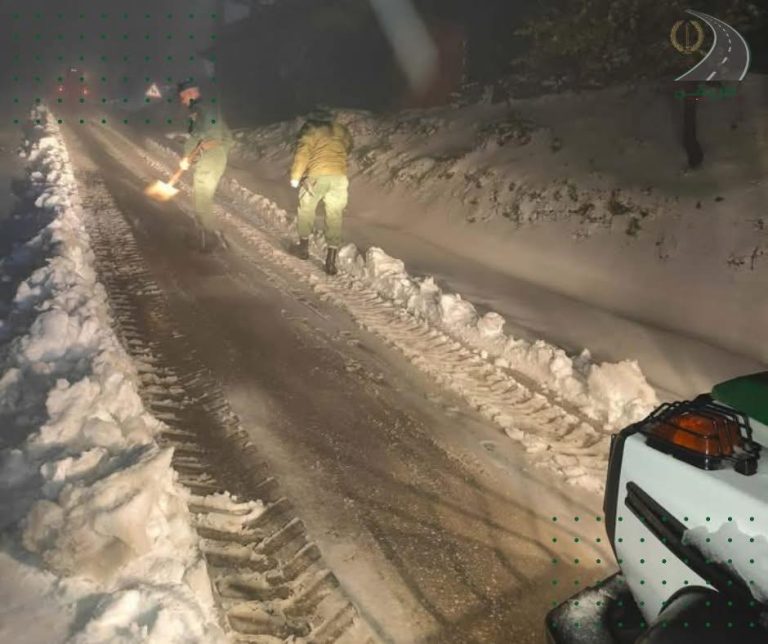 صعوبة السير نتيجة تساقط الثلوج في ولايتي سطيف وبرج بوعريريج