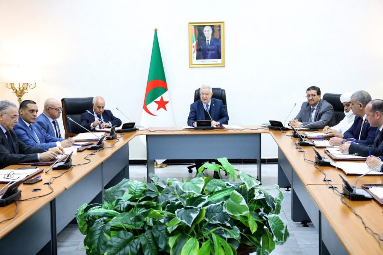 مجلس الأمة يعقد اجتماعًا موسّعًا لرؤساء المجموعات البرلمانية والمراقب البرلماني ويؤكد حرصه على حقوق الشباب