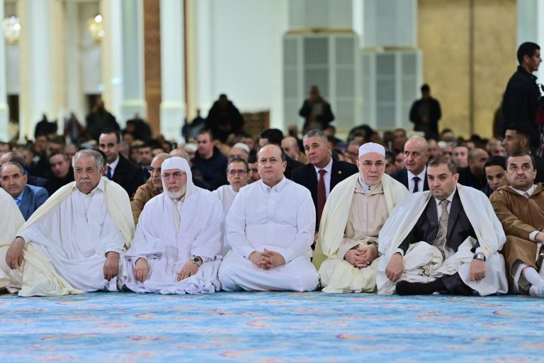 الوزير الأول يشرف على إحياء ليلة القدر وتكريم الفائزين بمسابقة حفظ القرآن الكريم