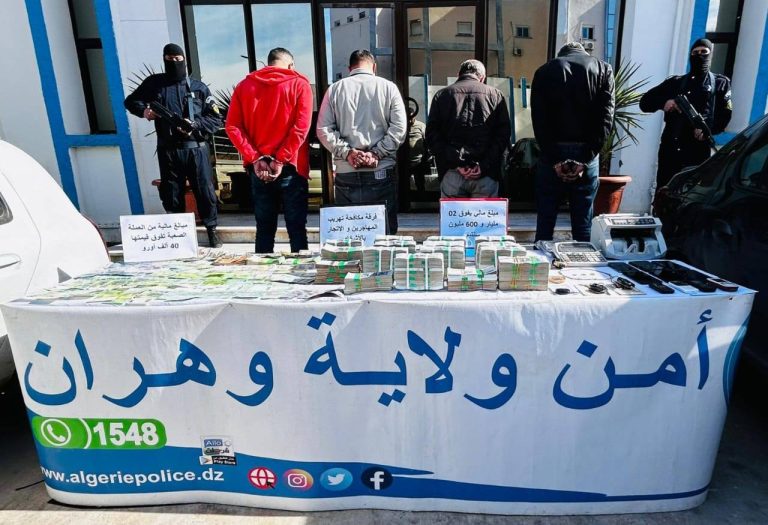 شرطة وهران تفكك شبكة إجرامية عابرة للحدود متخصصة في تهريب المهاجرين