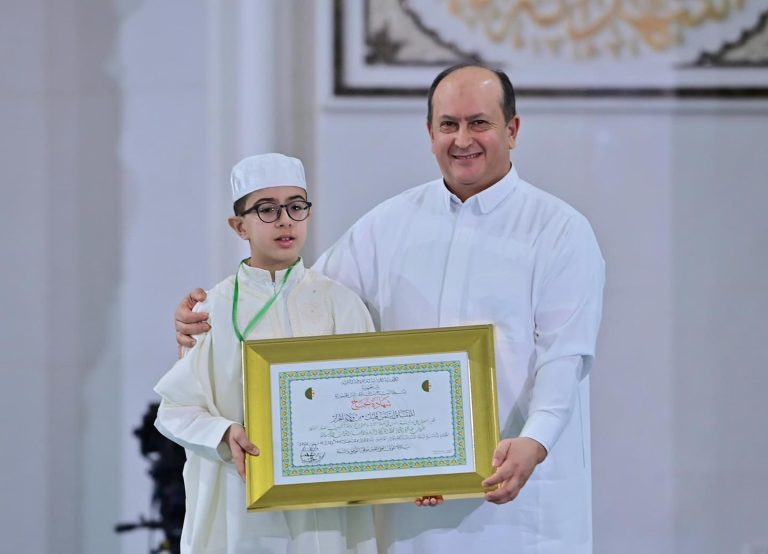 الوزير الأول يشرف على تكريم الفائزين بمسابقة حفظ القرآن الكريم بجامع الجزائر