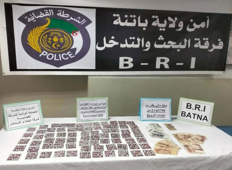 شرطة باتنة توقف شخصًا بحوزته 1094 كبسولة بريغابالين ومبلغ مالي