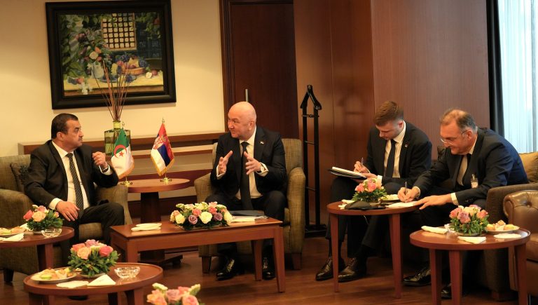 وزير الدولة للمحروقات يتحادث مع نظيره الصربي لتعزيز الشراكة الاقتصادية