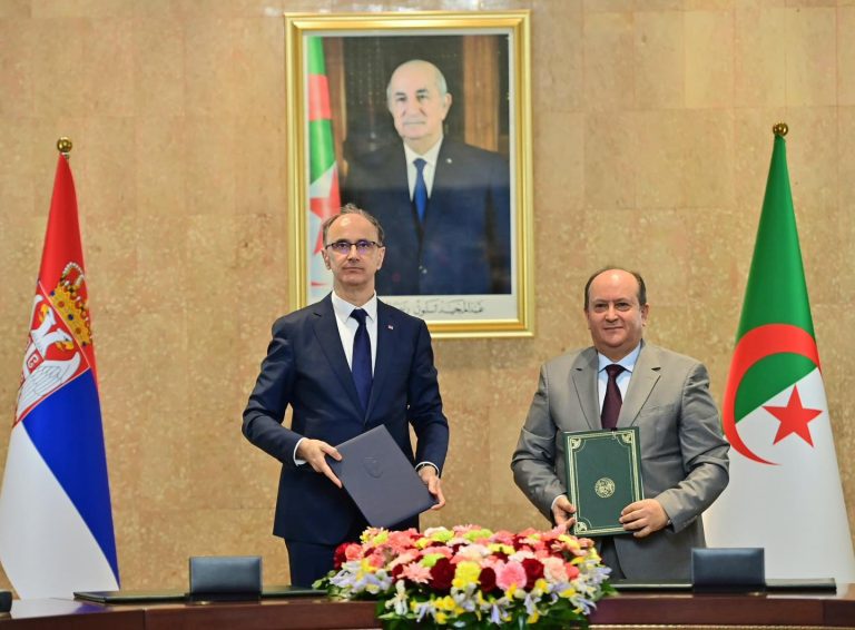 الجزائر وصربيا توقعان عدة اتفاقيات لتعزيز التعاون في المالية والفلاحة والسياحة
