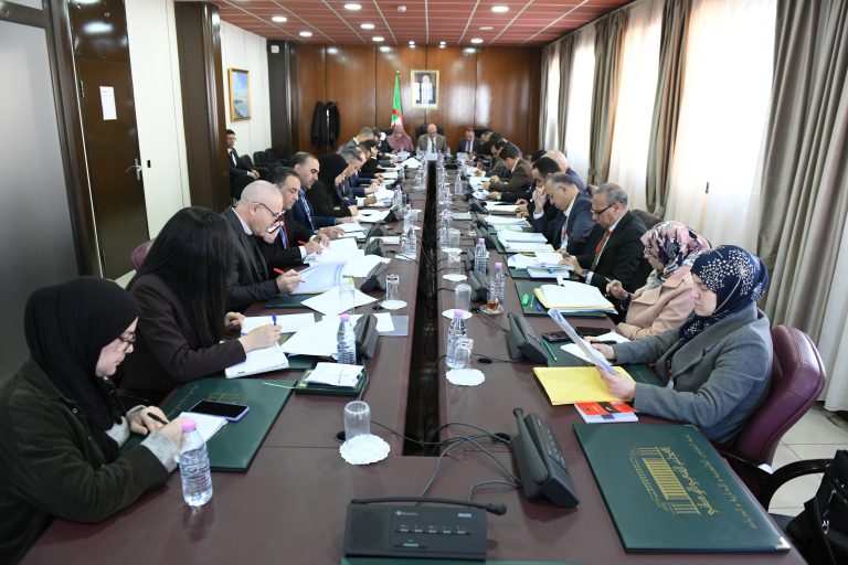 لجنة الشؤون القانونية تناقش مشروع القانون العضوي للانتخابات