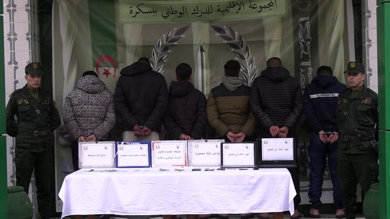 الدرك الوطني ببسكرة يضع حداً لنشاط شبكة إجرامية مختصة في النصب والاحتيال الإلكتروني