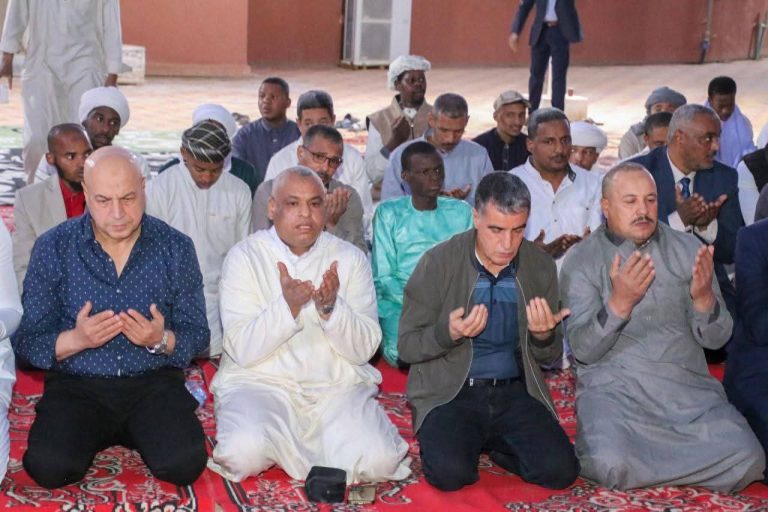 والي أدرار يشرف على مأدبة إفطار جماعي لفائدة الطلبة الدوليين بالإقامة الجامعية طريق المطار.