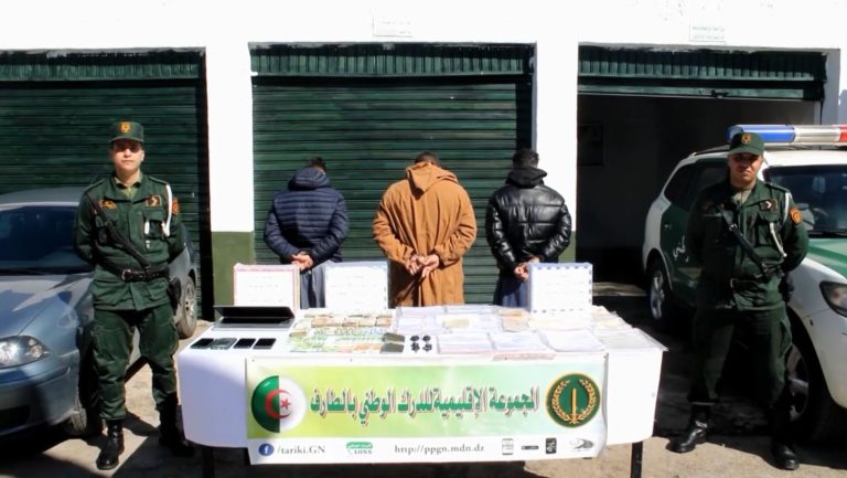 الدرك الوطني بالطارف يوقف نشاط عصابة تقوم بتهريب السيارات وتزوير ملفاتها القاعدية