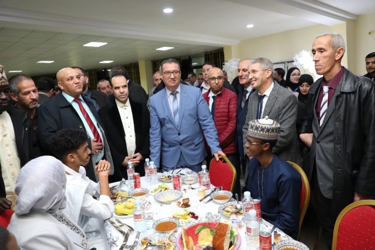 أم البواقي تحتفي بالطلبة الدوليين بمأدبة إفطار جماعية بحضور الوالي الولاية  ومدير الجامعة