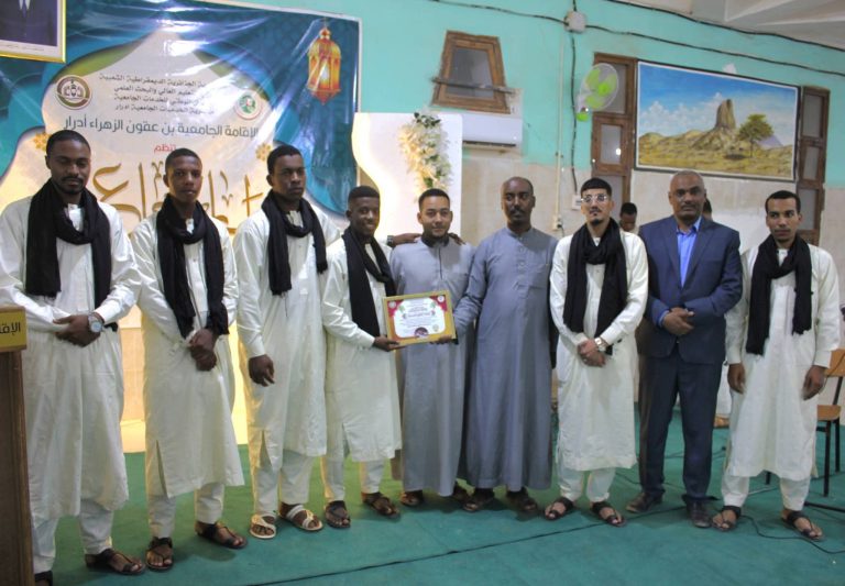 أول نشاط رسمي للمدير  ابالحبيب سالم بالإقامة الجامعية بن عقون الزهراء يتزامن مع تنظيم إفطار جماعي رمضاني