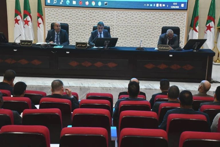 والي أدرار يترأس اجتماع المجلس التنفيذي لمتابعة وضعية قطاع البريد والمواصلات