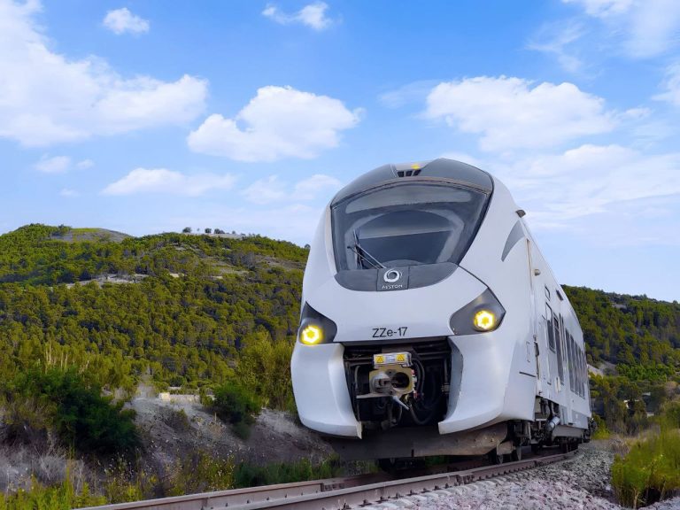 قطارات الخطوط الطويلة تمنح المسافرين تجربة سفر فريدة عبر مختلف ولايات الجزائر