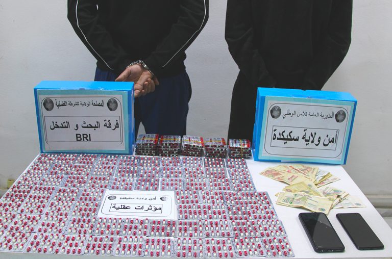 أمن ولاية سكيكدة يوقف شخصين ويضبط 1770 كبسولة مخدرة