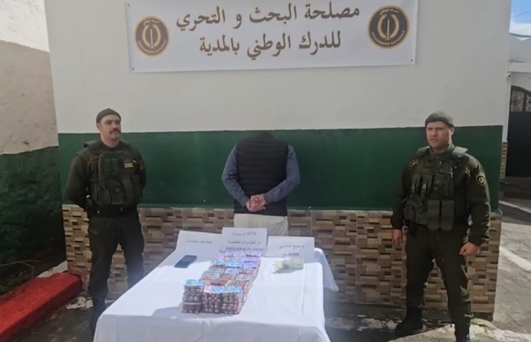 الدرك الوطني بالمدية ينجح في حجز 4376 كبسولة من المؤثرات العقلية بريغابالين 300 ملغ