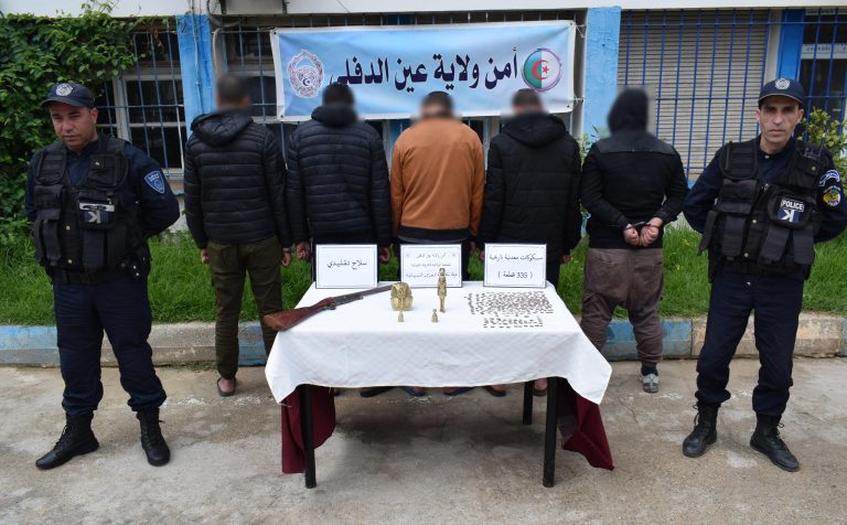 شرطة عين الدفلى تضبط قطع نقدية أثرية و توقف خمسة أشخاص