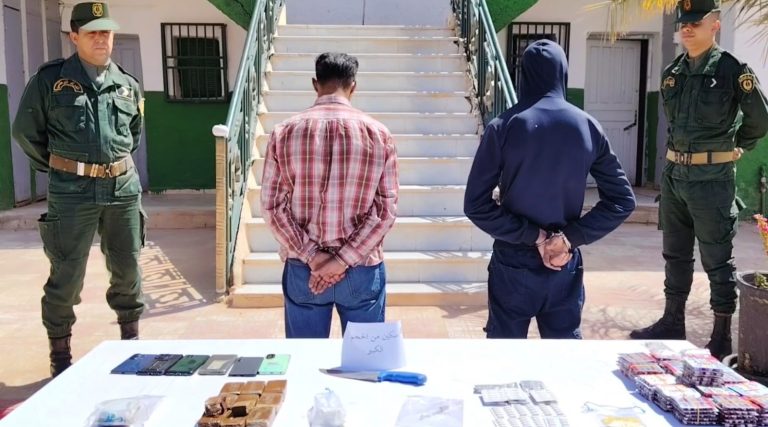 الدرك الوطني بتندوف يوقف شخصين 02 ويحجز مخدرات ومؤثرات عقلية