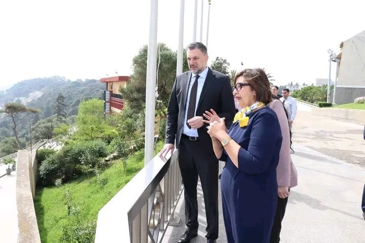 زيارة وزير خارجية البوسنة والهرسك إلى متحف الشهيد بالجزائر العاصمة