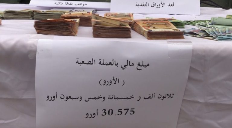 الدرك الوطني بقسنطينة يوقف شخص ويحجز مبالغ مالية من العملة الصعبة