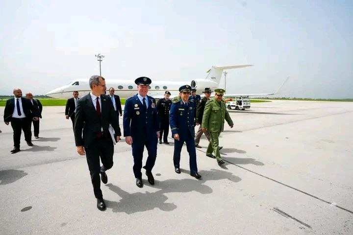 وصول قائد أفريكوم الجنرال الأمريكي داغفين أندرسون إلى الجزائر في زيارة رسمية