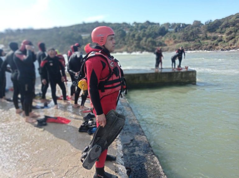 دورة تكوينية متقدمة لـ 46 غطاسًا في الإنقاذ بالأوساط المائية بتيبازة