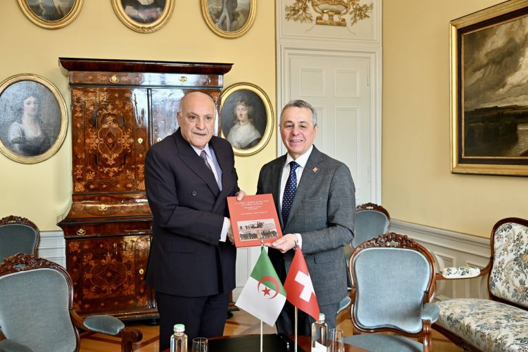 وزير الدولة أحمد عطاف يجري محادثات رسمية مع المسؤولين السويسريين لتعزيز التعاون الثنائي