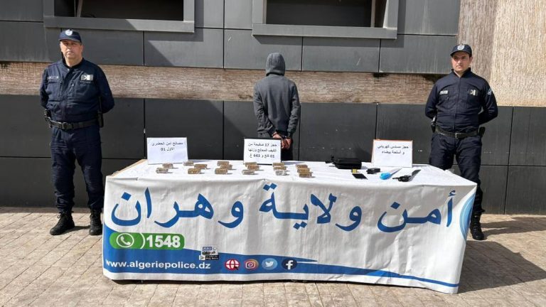 وهران: توقيف مروج خطير للمخدرات وضبط أكثر من كيلو ونصف من الكيف المعالج