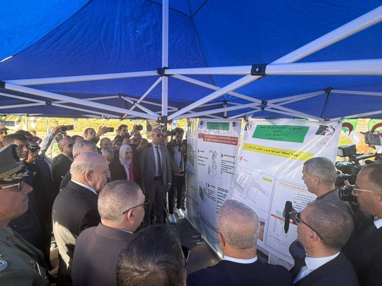 وزير الصناعة يزور ولاية سيدي بلعباس ويشرف على القطب الصناعي