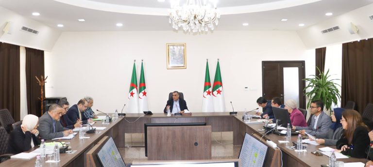 جلسة تنسيقية لمتابعة مشاريع الأشغال العمومية وتعزيز الإشراف الميداني للقطاع