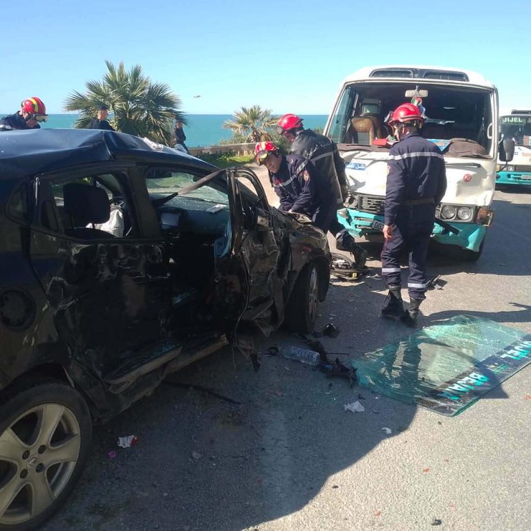 06 جرحى في حادث مرور بولاية جيجل إثر اصطدام سيارة بحافلة صغيرة