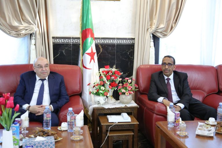 وزير الصناعة الصيدلانية يزور ولاية أولاد جلال لتفقد سير العمل ومتابعة المشاريع