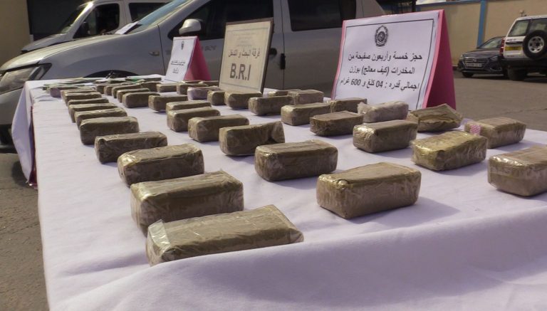 بسكرة: توقيف مروج مخدرات وحجز 4.6 كلغ من الكيف المعالج