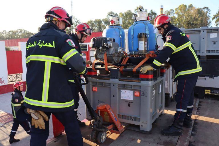 الإشراف على مرحلة شحن العتاد ضمن التمرين التأهيلي لفريق البحث والإنقاذ