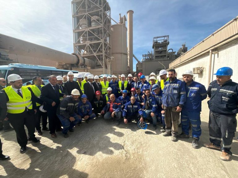 وزير الصناعة يطلع على سير الإنتاج ويدعم التنمية الصناعية في قسنطينة