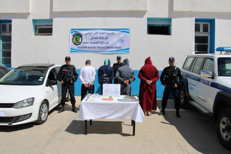 شرطة معسكر توقف أربعة أشخاص وتضبط كميات من المخدرات الصلبة والأقراص المهلوسة في عمليتين قضائيتين